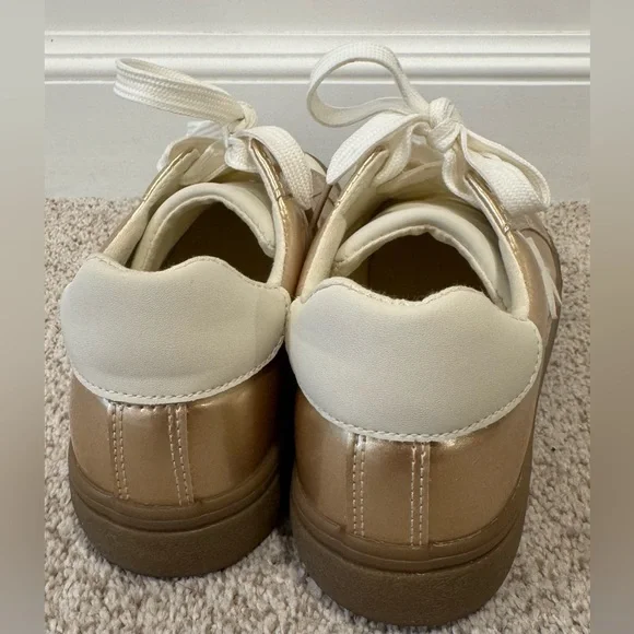 London Rag Jumping Jacks Metallic Faux Leather Star Sneakers in Gold & Cream - Picture 6 of 12